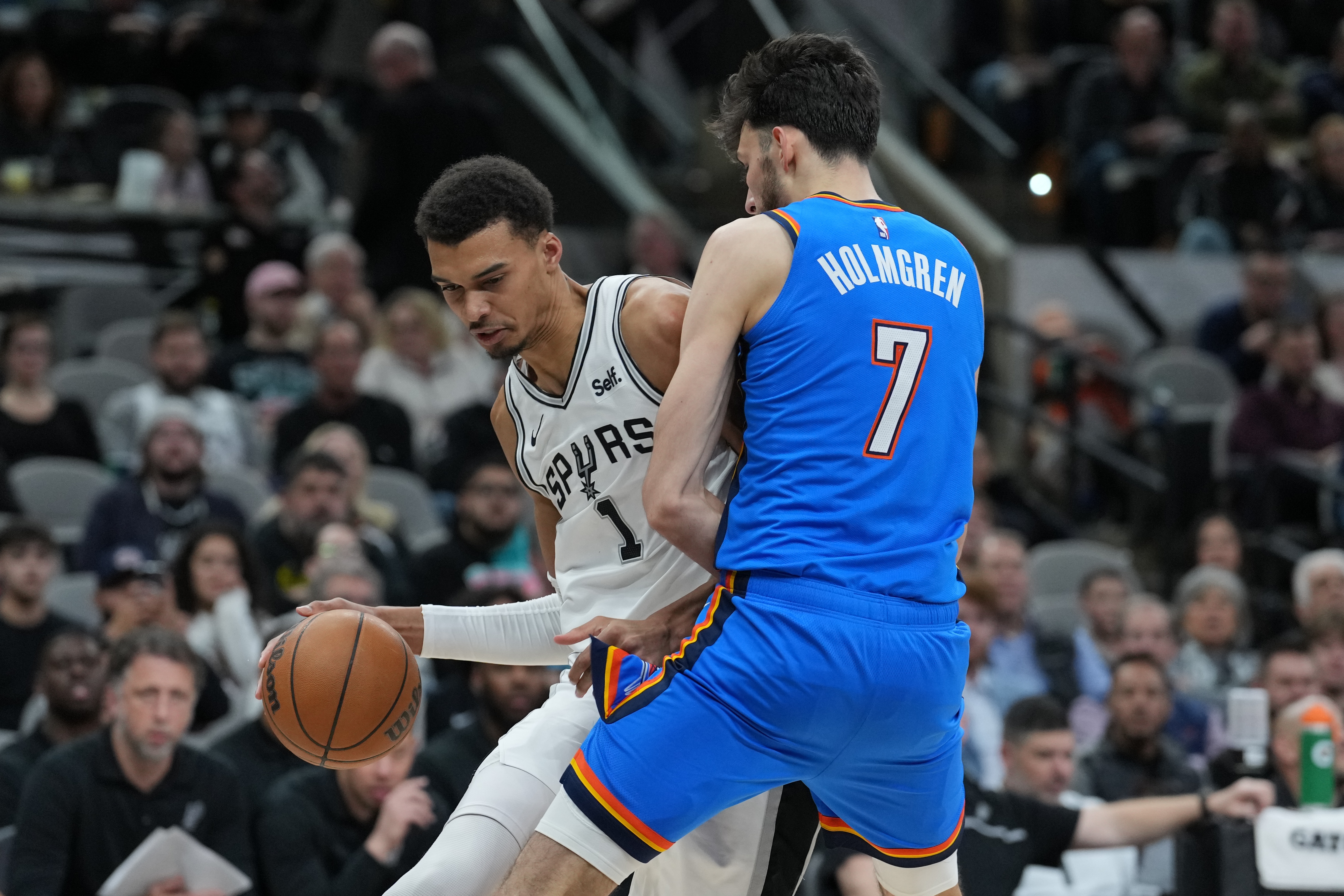 开云中国-两度生吃！美网友：文班一打切特就来劲 文班拿捏对位&amp;切特有戒指