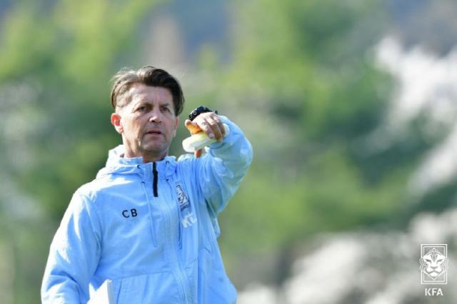 开云APP-韩国女足主帅扬言要创造历史 海外球员让球队和谐